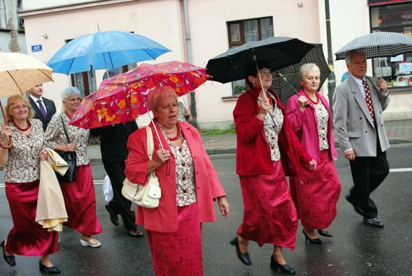 Kryształowy Weekend w strugach deszczu