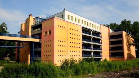 Parking wielopoziomowy znów w dołku