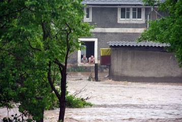Oberwanie chmury – Karpniki podtopione, Jelenia Góra bezpieczna