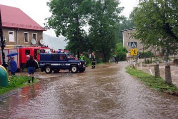 Oberwanie chmury – Karpniki podtopione, Jelenia Góra bezpieczna