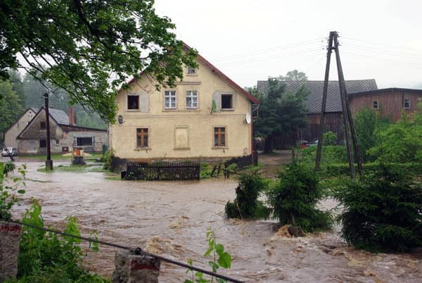 Oberwanie chmury – Karpniki podtopione, Jelenia Góra bezpieczna
