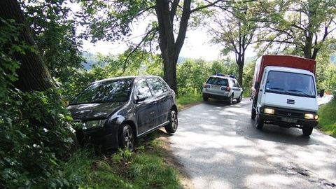 Czeszka rozbiła auto na drzewie