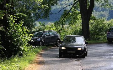 Czeszka rozbiła auto na drzewie