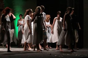 "Histeryja" czyli ucieczka czasu
