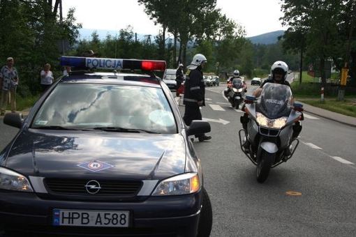 Zderzenie suzuki z ciężarówką – jedna osoba w szpitalu
