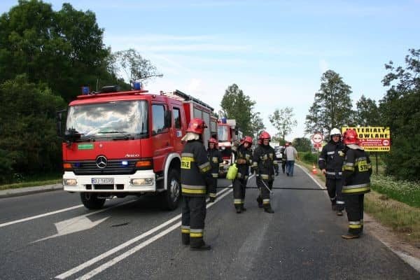 Zderzenie suzuki z ciężarówką – jedna osoba w szpitalu
