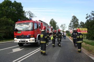 Zderzenie suzuki z ciężarówką – jedna osoba w szpitalu