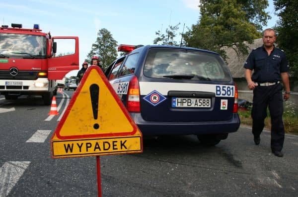 Zderzenie suzuki z ciężarówką – jedna osoba w szpitalu