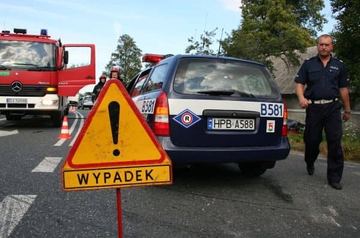 Zderzenie suzuki z ciężarówką – jedna osoba w szpitalu