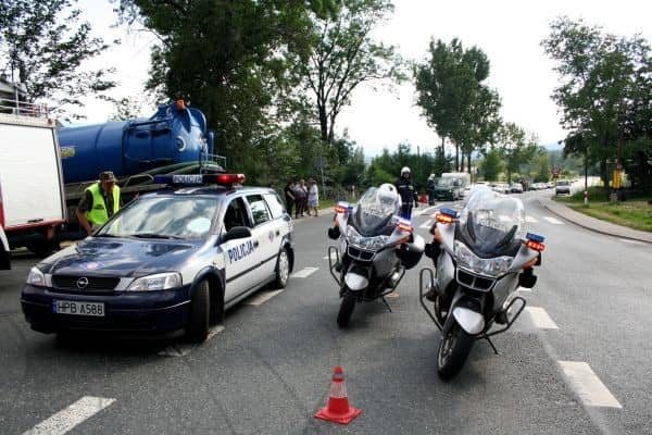 Zderzenie suzuki z ciężarówką – jedna osoba w szpitalu