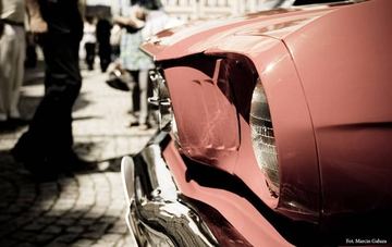 Błyszczące automobile w Rynku