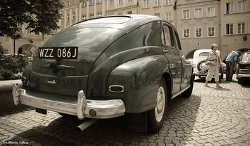 Błyszczące automobile w Rynku
