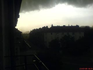 Wichura nad ulicą Drzymały.