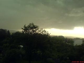 Wichura nad ulicą Drzymały.