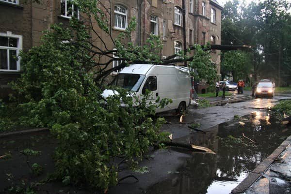 Huragan nad Jelenią Górą – są ofiary w ludziach? – video