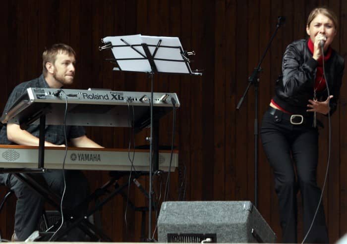 Przystań przy muszli, wsłuchaj się w jazz