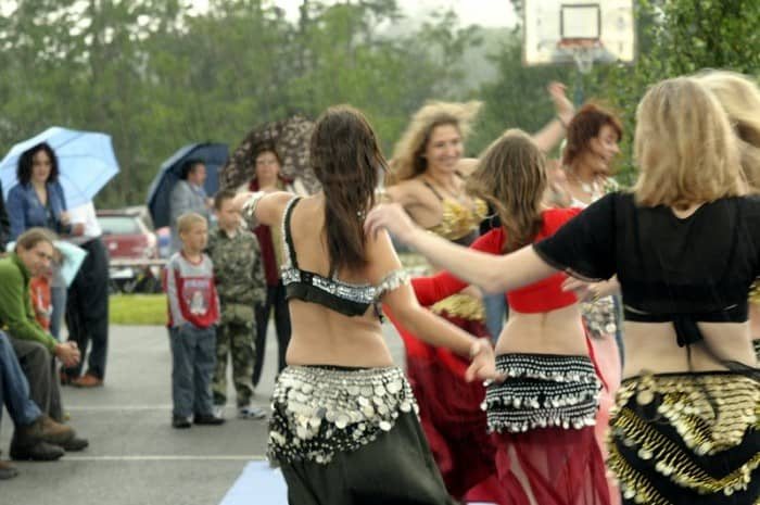 Roztańczone brzuchy w Dziwiszowie