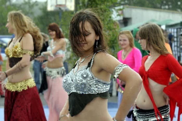 Roztańczone brzuchy w Dziwiszowie