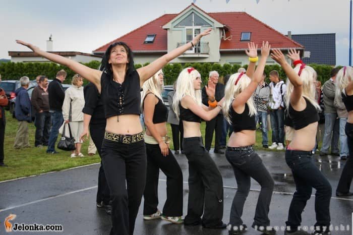 Roztańczone brzuchy w Dziwiszowie