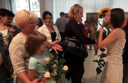 Warsztaty poprowadzi Joanna Kowalczyk – artystka, autorka bajek dla dzieci, edukatorka (absolwentka jeleniogórskiego Liceum Plastycznego, studentka ostatniego roku Wydziału Artysty