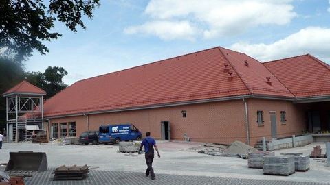 Coraz więcej marketów nad Jedlicą