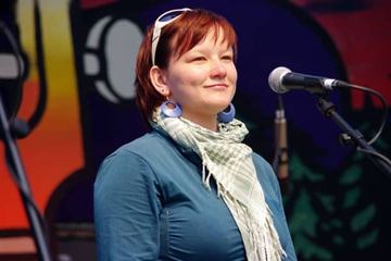 Radośnie „Pod ponurą małpą”