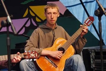 Radośnie „Pod ponurą małpą”