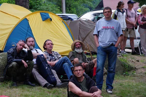 Radośnie „Pod ponurą małpą”