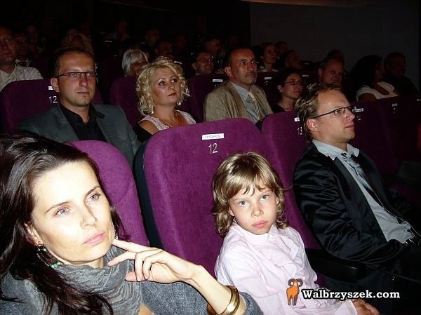 Maciej Stuhr na widowni przed premierowym pokazem
