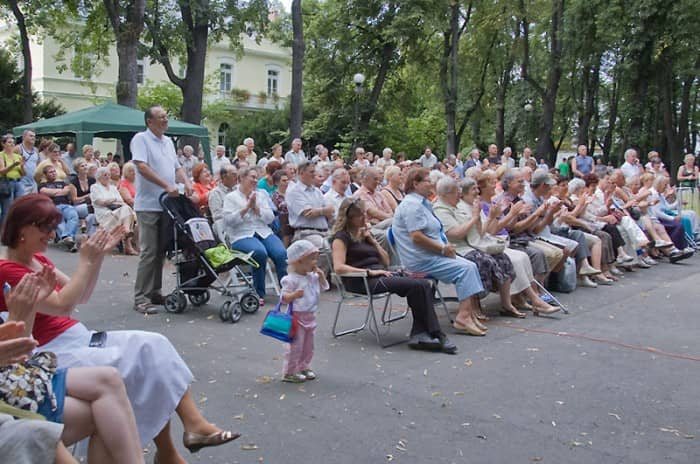 Zdrojowe hity z muszli w parku