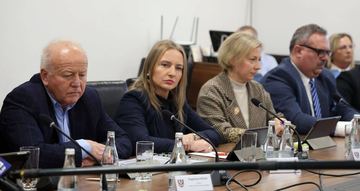 Wniosek o odwołanie starosty. Emocje i oskarżenia na sesji