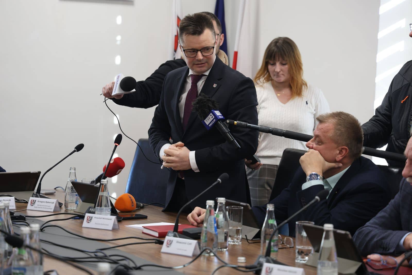 Wniosek o odwołanie starosty. Emocje i oskarżenia na sesji