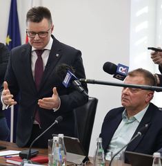 Wniosek o odwołanie starosty. Emocje i oskarżenia na sesji