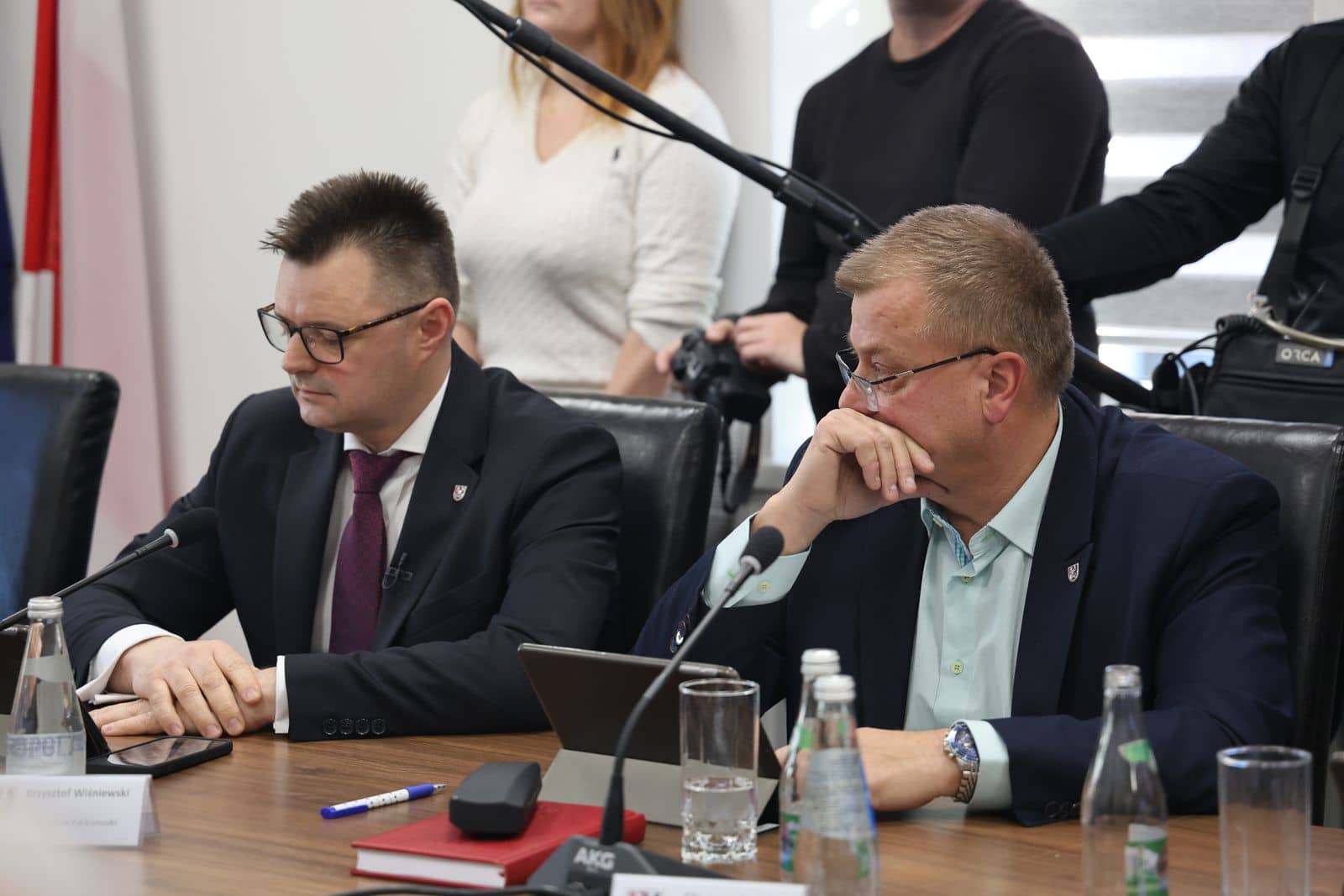 Wniosek o odwołanie starosty. Emocje i oskarżenia na sesji