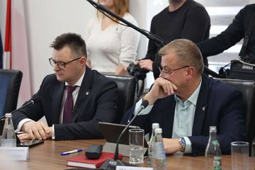 Wniosek o odwołanie starosty. Emocje i oskarżenia na sesji