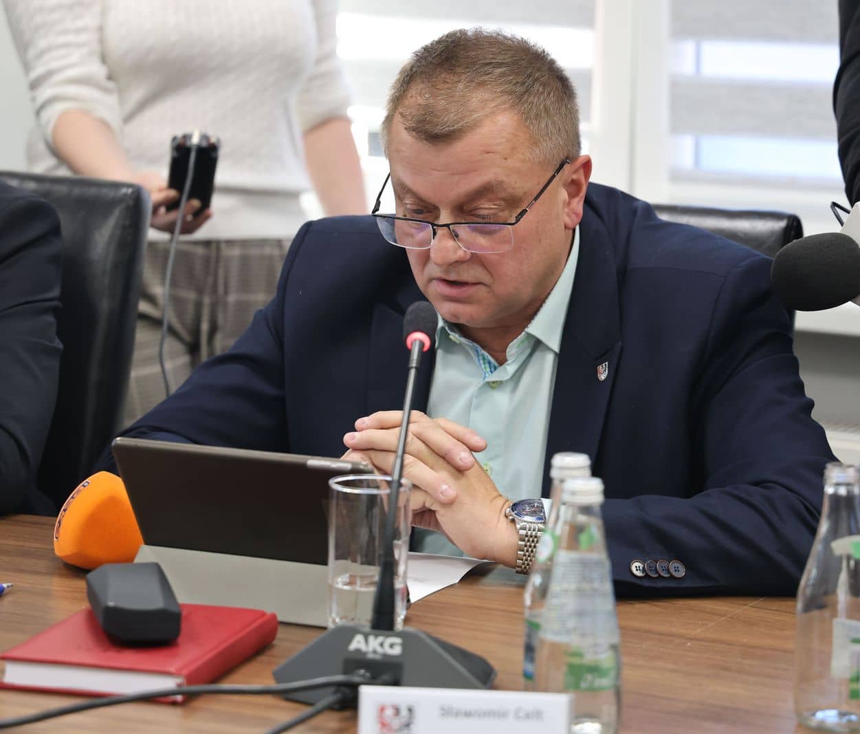 Wniosek o odwołanie starosty. Emocje i oskarżenia na sesji