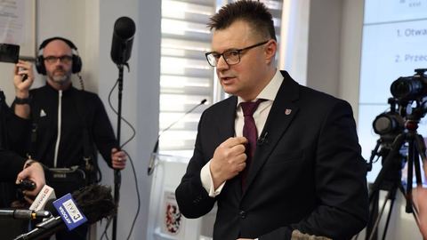 Wniosek o odwołanie starosty. Emocje i oskarżenia na sesji