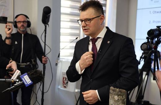Wniosek o odwołanie starosty. Emocje i oskarżenia na sesji