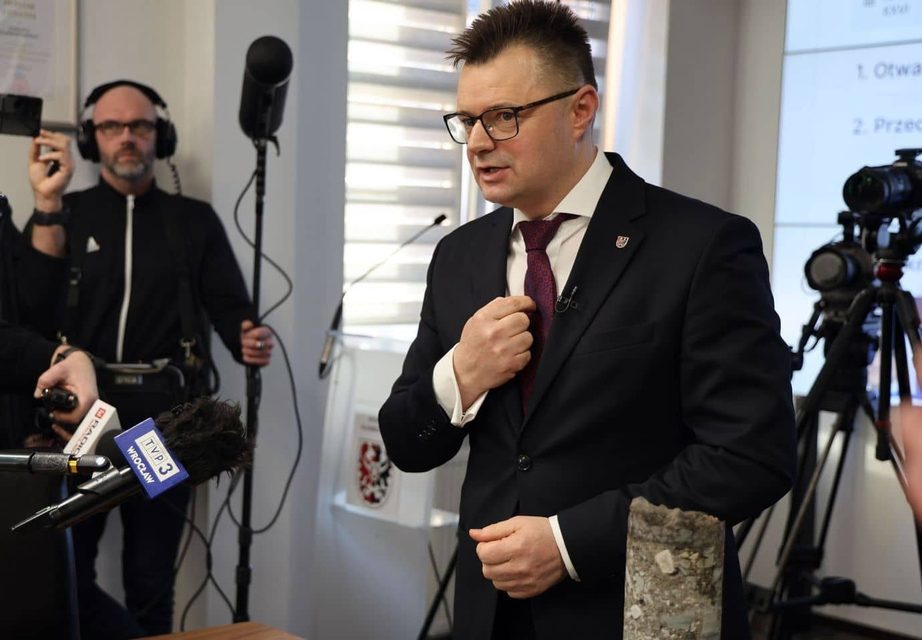 Wniosek o odwołanie starosty. Emocje i oskarżenia na sesji