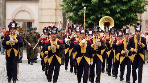 Uroczystości związane ze Świętem Wojska Polskiego zaczynają się w Jeleniej Górze w południe przy Kościele Łaski pod Krzyżem Chrystusa.