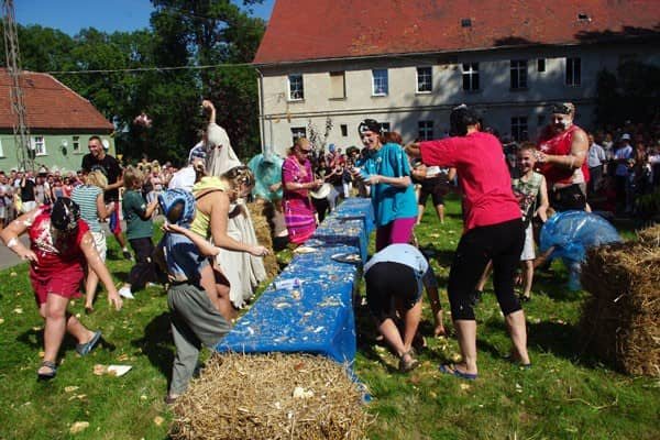 Wesoło w mieście „Samych swoich”