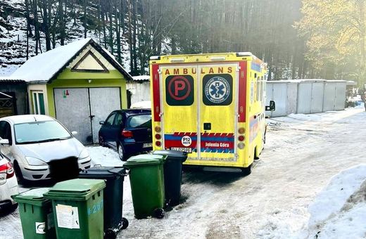 Karetka uwięziona przez czyjąś głupotę