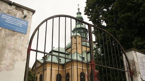 Bramy parku przy Kościele Garnizonowym zamknięte na sześć spustów