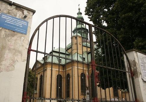 Bramy parku przy Kościele Garnizonowym zamknięte na sześć spustów