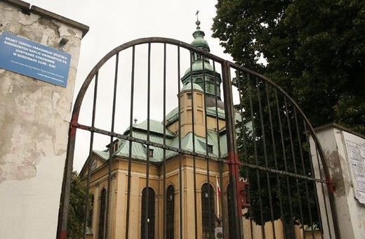 Bramy parku przy Kościele Garnizonowym zamknięte na sześć spustów