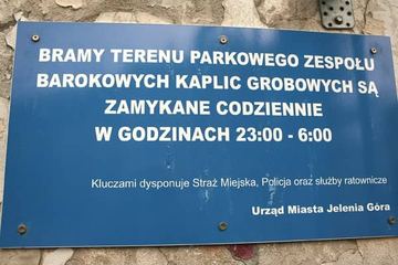 Bramy parku przy Kościele Garnizonowym zamknięte na sześć spustów