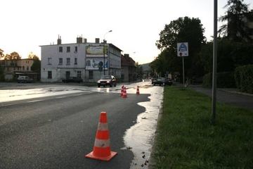 Awaria wody na Sudeckiej – cała ulica zalana