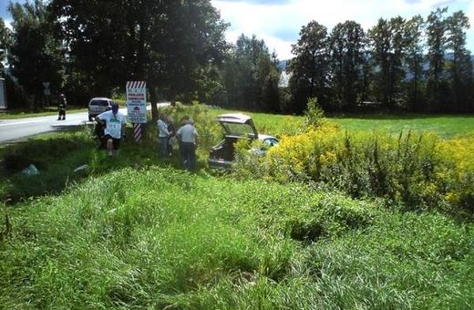 79 – latek śpieszył się do kościoła – dwie osoby w szpitalu