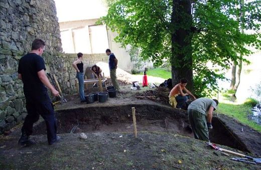 Archeolodzy goszczą w wieży w Siedlęcinie