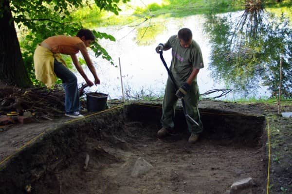 Archeolodzy goszczą w wieży w Siedlęcinie